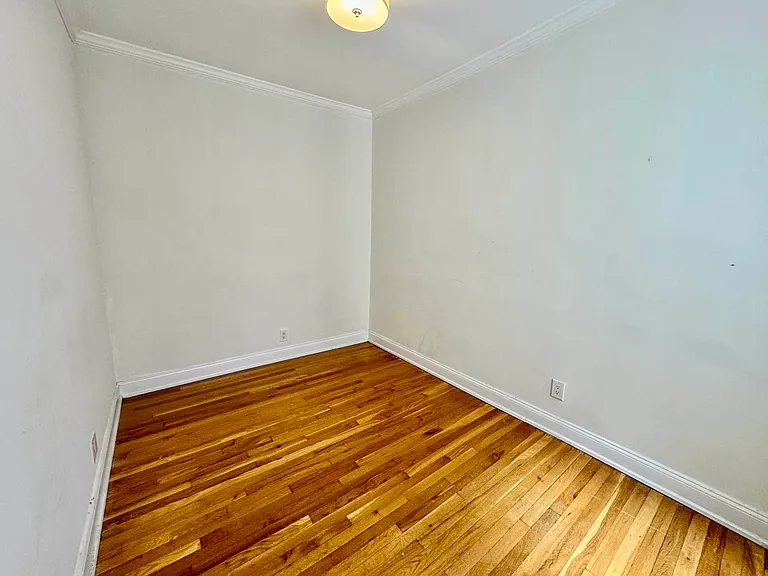 412 E 50th St #3B — Photo 5
