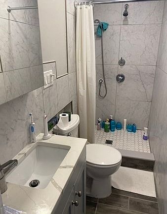 3rd image of 253 Windsor St #1