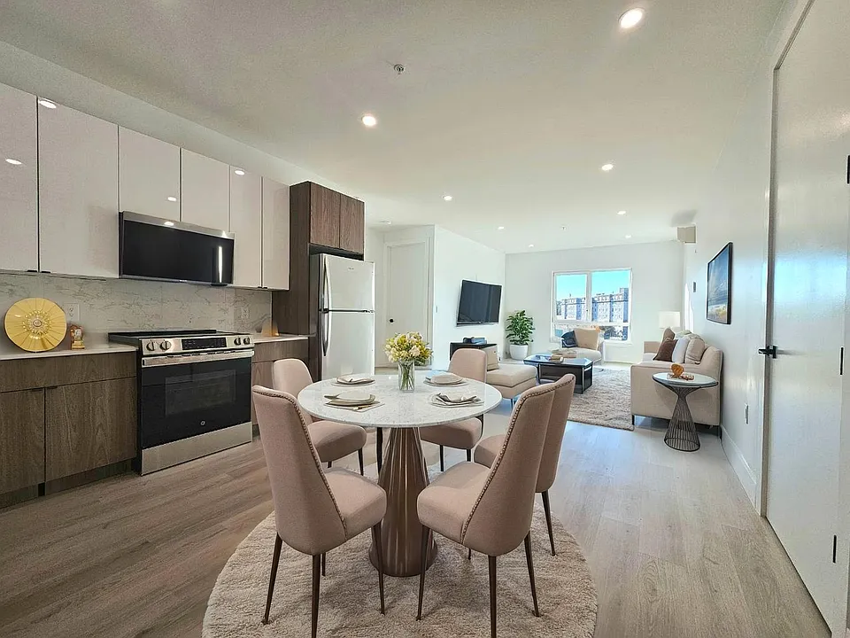 14 Livingston St #232