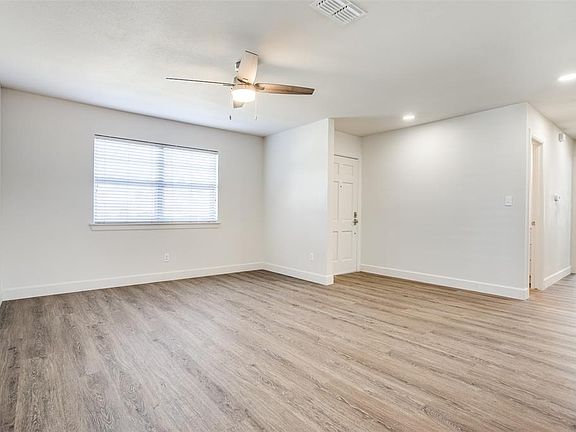 4th image of 144 SE Gardens Blvd