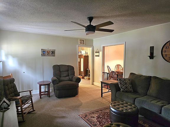 3rd image of 205 Forest Cir