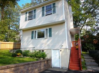 303 Windsor Ave, Hopatcong, NJ 07843