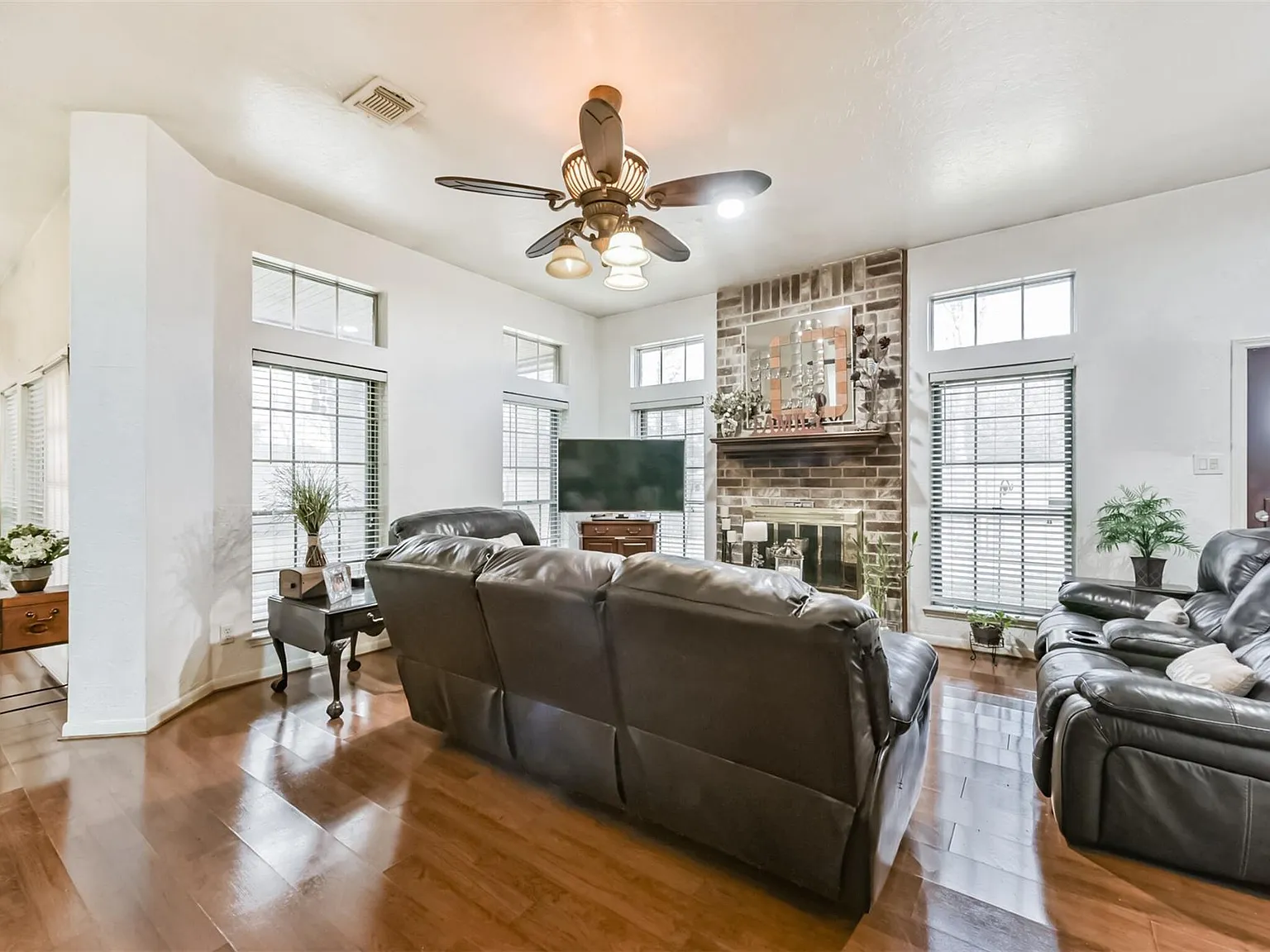 3 bed, 2.0 bath, 1710 sqft, $1,950 — Photo 4
