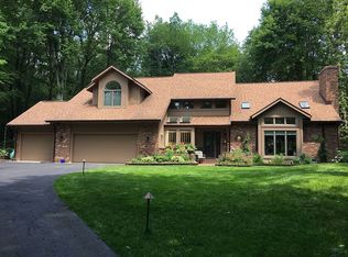 7170 Hawthorn Valley Ave, Kalamazoo, MI 49009