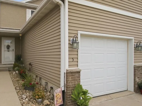 4902 Algonquin Dr Unit 5, Cedar Falls, IA 50613