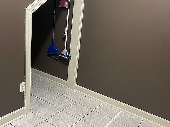 Laundry extra storage space