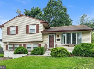27 Sun Valley Rd, Hamilton, NJ 08690