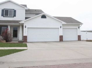 1003 Greyhawk Cir, Harrisburg, SD 57032