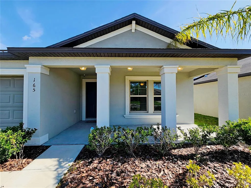 4 bed, 2.5 bath, 2439 sqft, $2,600 — Photo 4