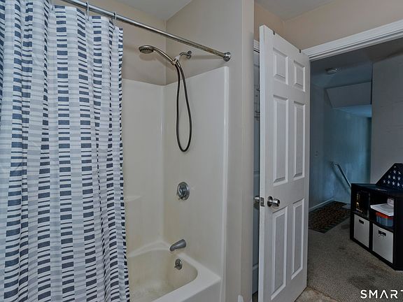 4th image of 28 Lily Pond Road