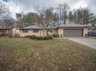 5712 Sturgeon Creek Pkwy, Midland, MI 48640