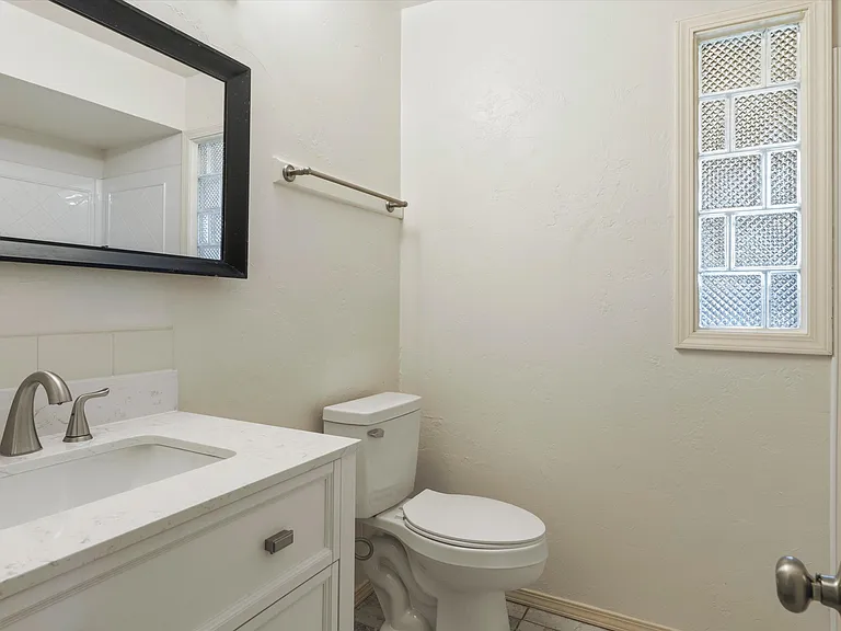 616 SW 23rd St — Photo 26