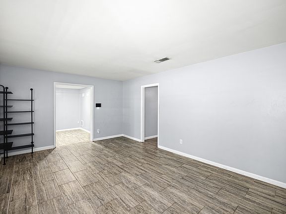 5th image of 328 Plymouth Ave