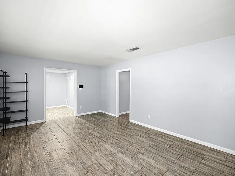 328 Plymouth Ave — Photo 5