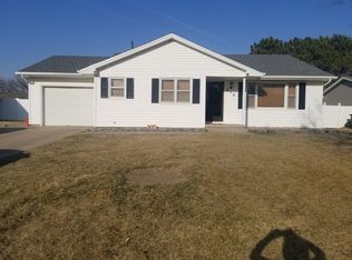 916 Brentwood Ave, Hastings, NE 68901