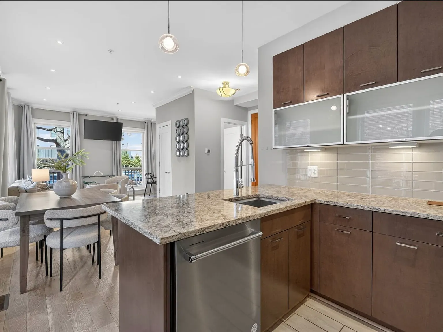 2 bed, 2.5 bath, 1040 sqft, $2,300 — Photo 4