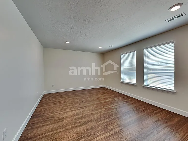 2401 E Wild Horse Way — Photo 15