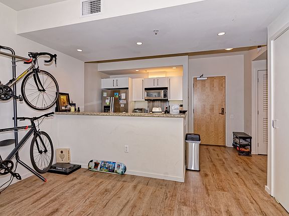 5th image of 321 10th Ave Unit 906