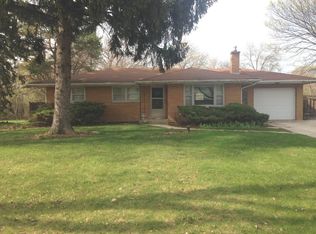 300 W Maple Ave, Roselle, IL 60172