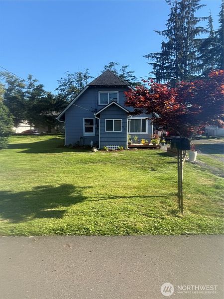 2nd image of 915 Thomas Street