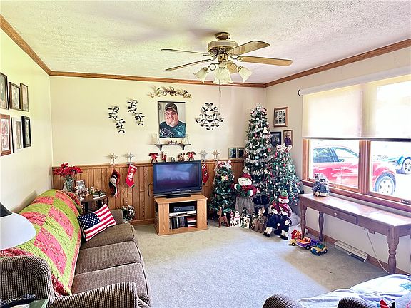 2nd image of 104 Tracy Ln
