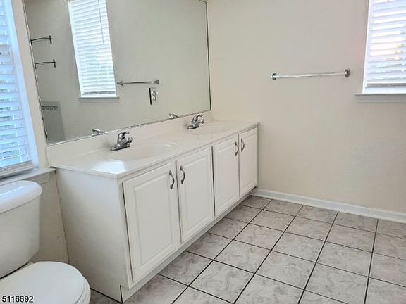 5th image of 39 Lakeview Dr #2006