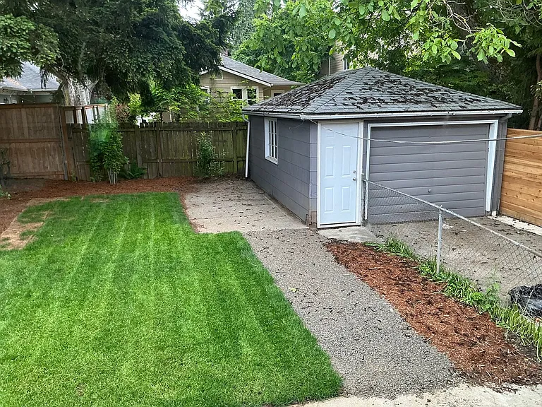 7432 N Olin Ave — Photo 18