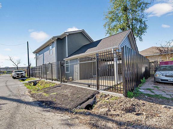 5th image of 3107 Martha St