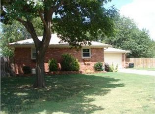 1318 N Wilbur Ln, Wichita, KS 67212
