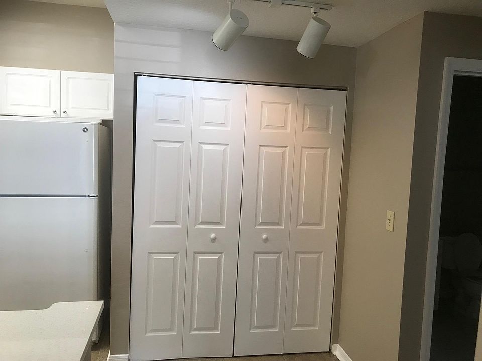 Pantry with washer and dryer hookups