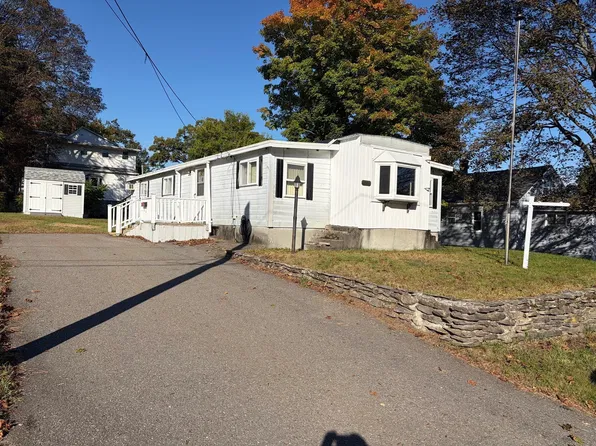 48 Phelps St, Fitchburg, MA 01420