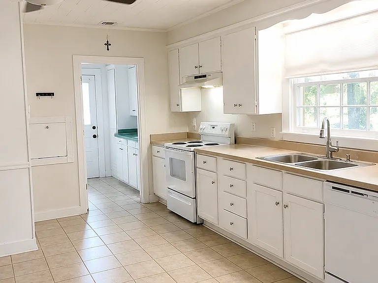 1015 W Congress St — Photo 2