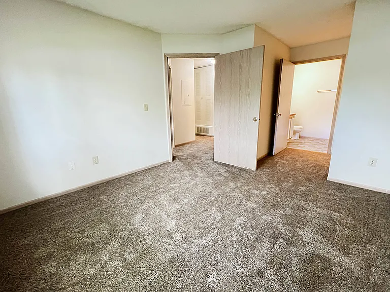 Eagle Crest Apartments — Photo 53
