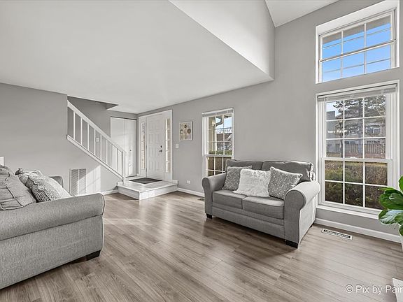3rd image of 3S110 Timber Dr