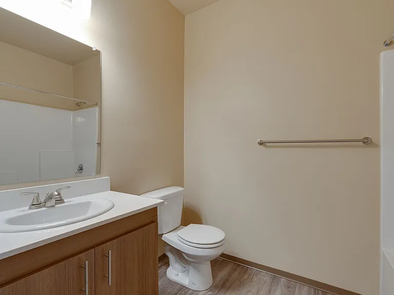 LIBERTY CREST APARTMENTS — Photo 34