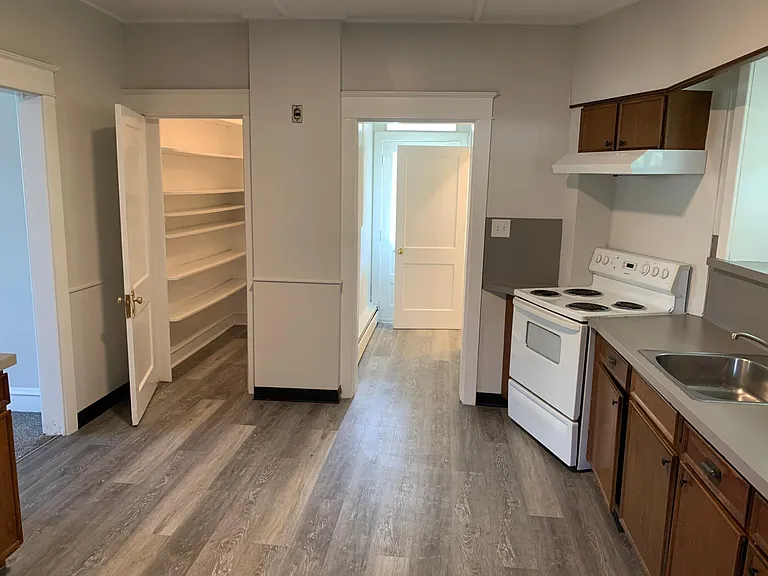 406 Main St — Photo 4