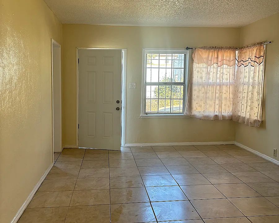 1st image of 553 W 95th St