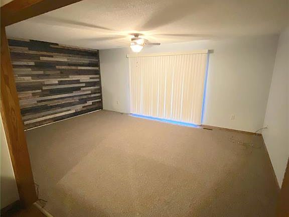 4th image of 10 Old Orchard Ln
