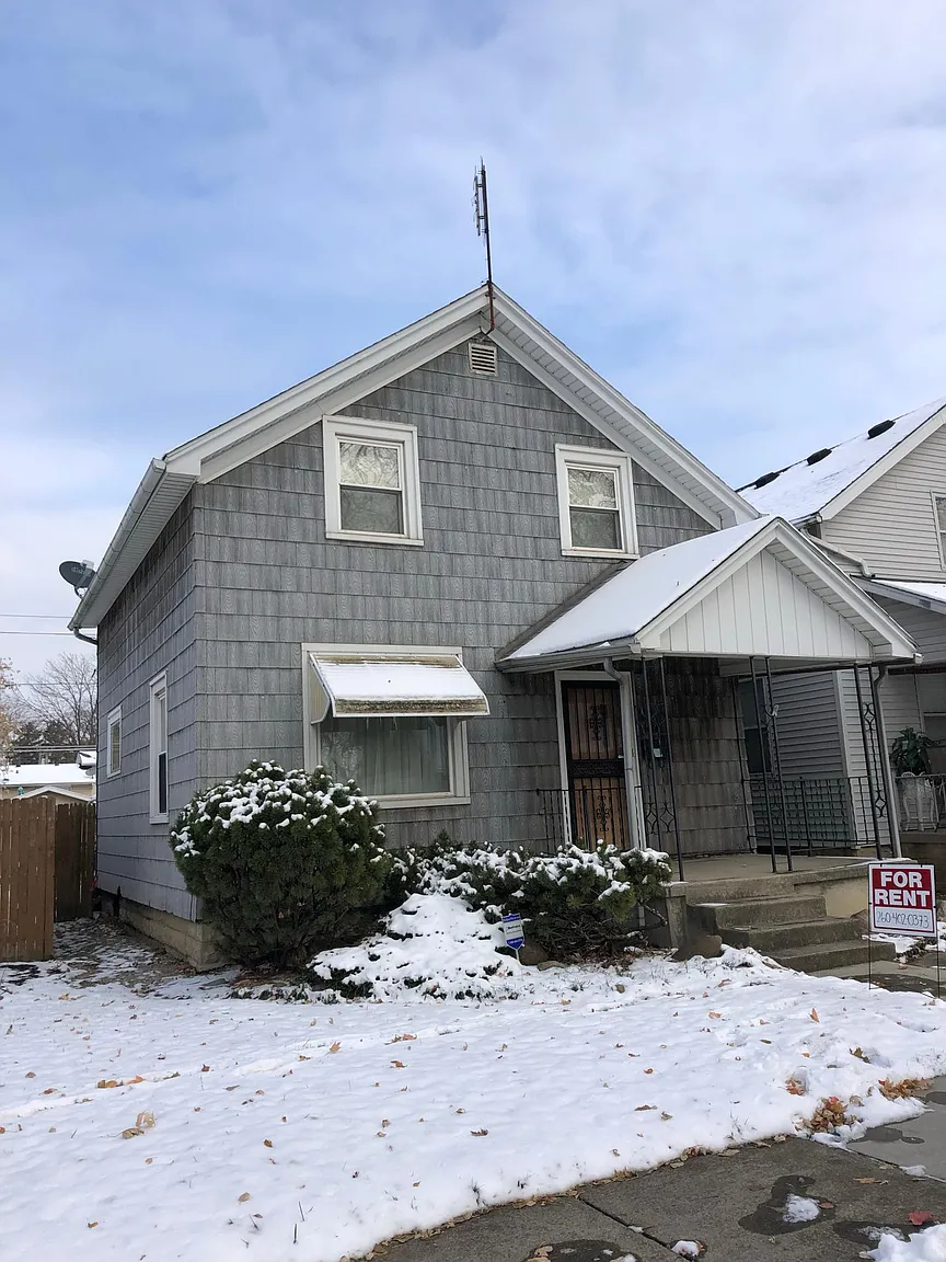 1018 Putnam St photo 1
