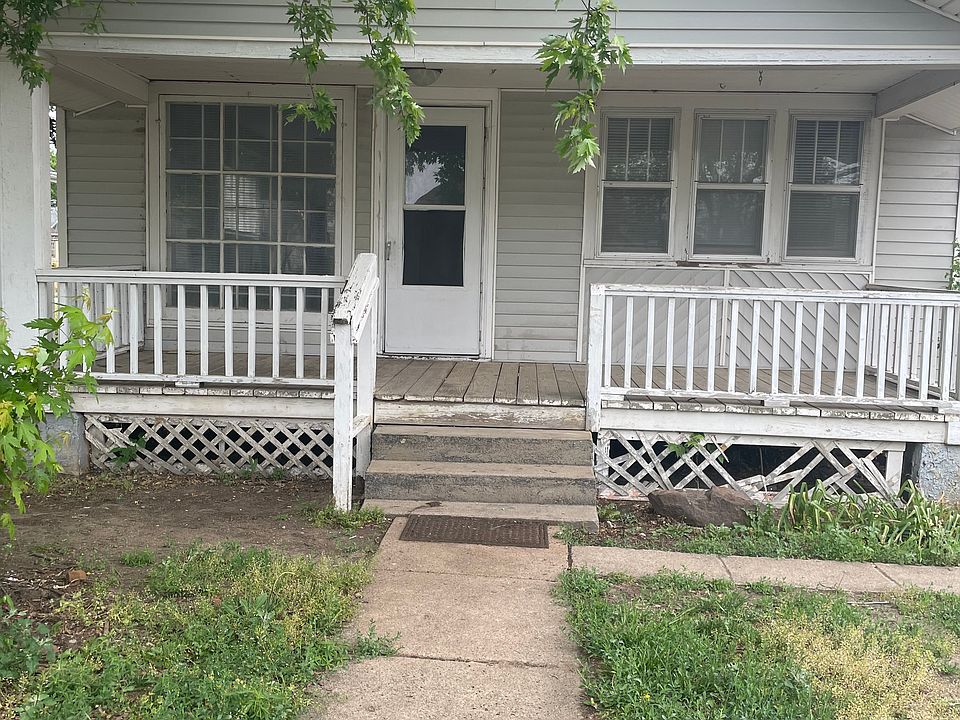 1st image of 303 S Clark St