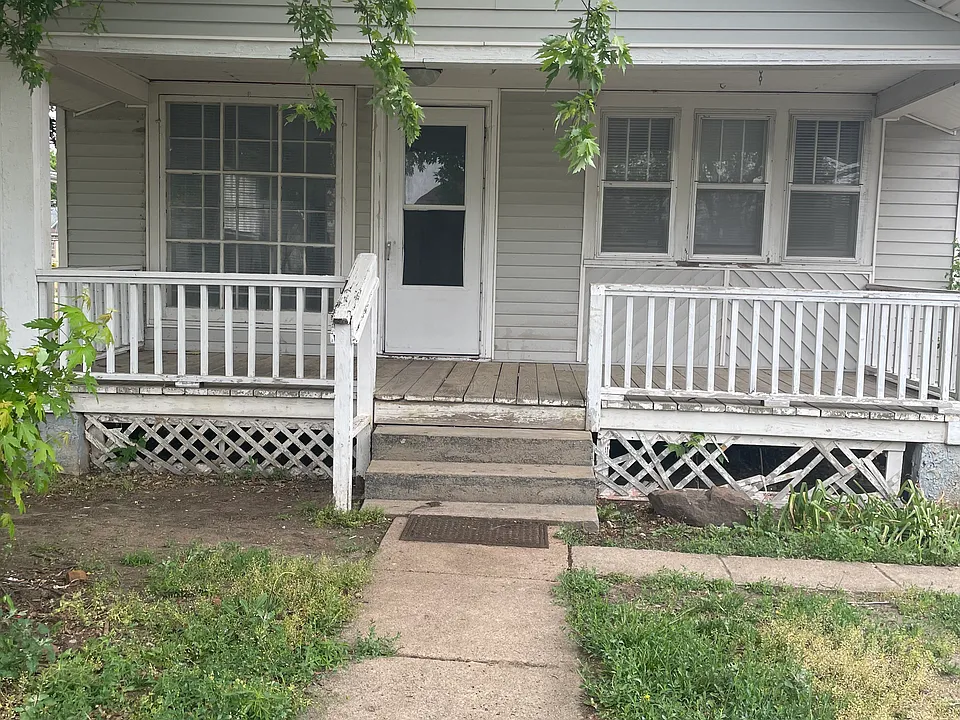 303 S Clark St