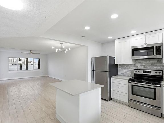 4th image of 4775 Cove Cir APT 106