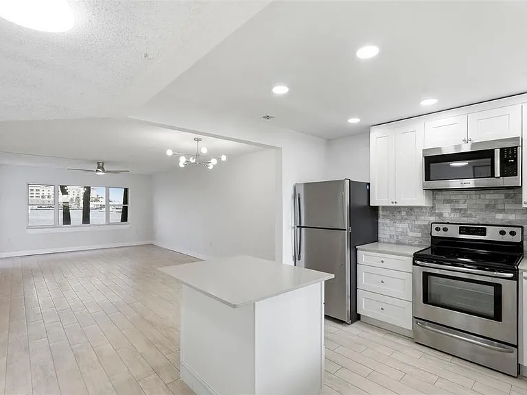 4775 Cove Cir #106 — Photo 4