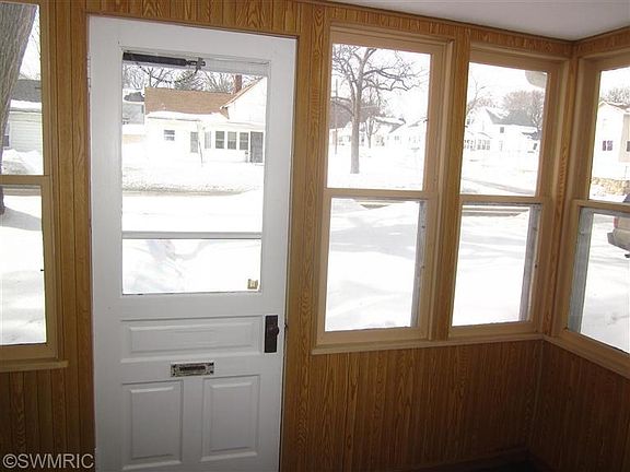 2nd image of 902 S Lafayette St