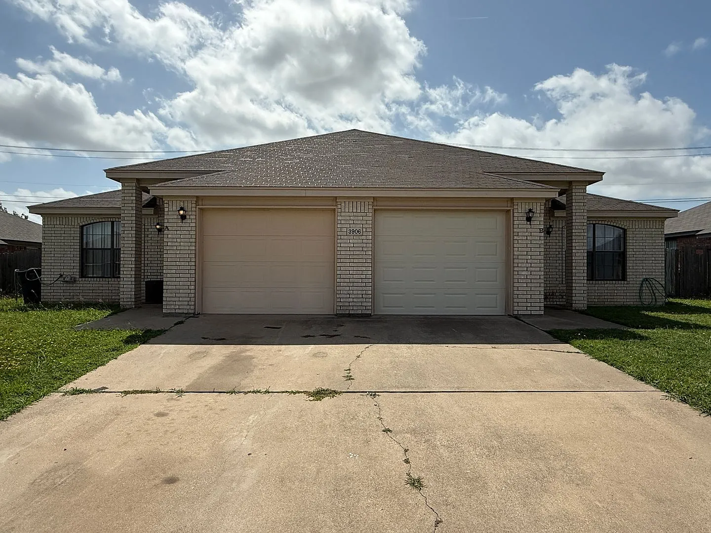 Brand New Carpet & Rent Reduction - Coming Soon! — Photo 2