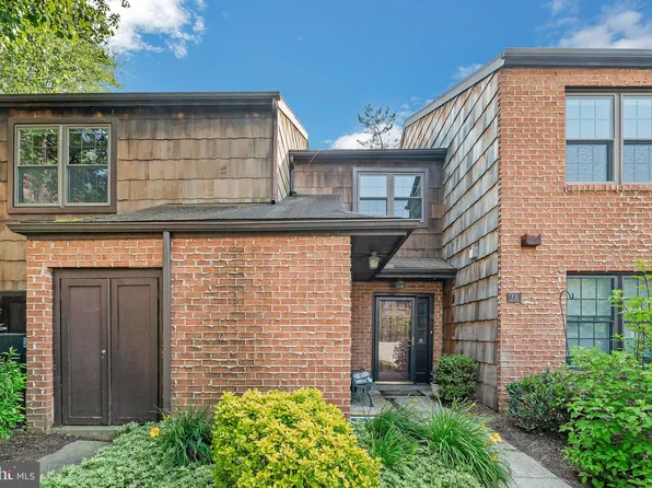 20 Hopkinson Ct, Chesterbrook, PA 19087