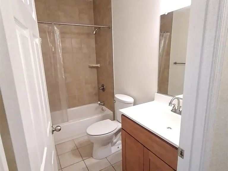 2032 Jefferson St #1 — Photo 15