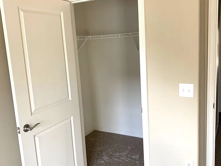 887 Front Ave NE — Photo 13