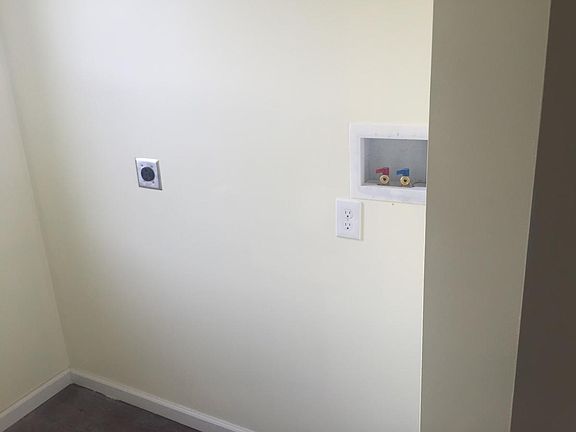 5th image of 168 Bridge Ave #1