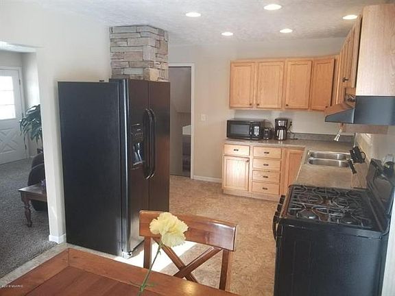 3rd image of 15180 Hanna Ave NE